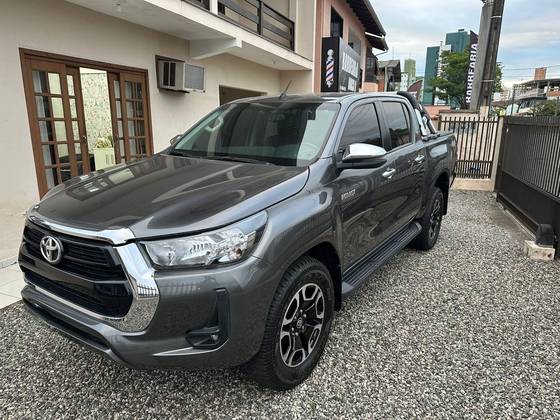 TOYOTA HILUX 2.8 D-4D TURBO DIESEL CD SRV 4X4 AUTOMÁTICO